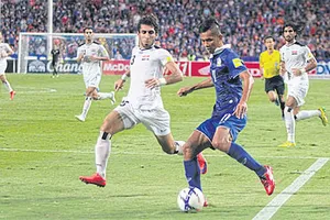 Tuyển Thái Lan bị giữ 15 giờ tại sân bay Tehran