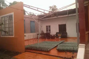 Lốc xoáy kinh hoàng làm 320 nhà dân tốc mái