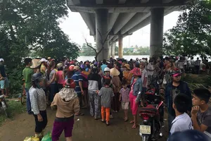 Một phụ nữ gieo mình xuống sông Hương tự vẫn