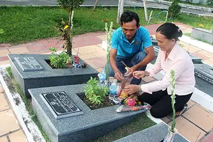 Người “vác tù và” tìm mộ liệt sĩ