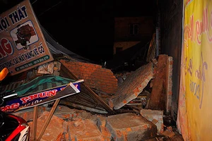 Hàng trăm cán bộ, chiến sĩ phong tỏa ngôi nhà sập ở Đồng Nai