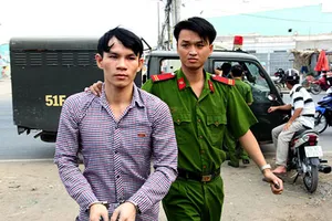 Hiếp dâm trẻ em hay chỉ trộm gà: Trần Văn Dũng được tại ngoại điều tra