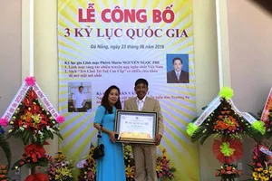 Mô hình cột mốc chủ quyền Trường Sa nhận kỷ lục Việt Nam 