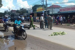 Xe máy tông đuôi container, 1 phụ nữ tử vong tại chỗ