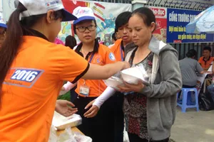 Chăm thí sinh hết lòng 