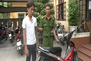 Bắt nghi can trộm xe máy chỉ sau 2 giờ gây án