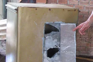 Nhốt con chủ nhà, trộm đục két sắt lấy hơn 200 triệu đồng