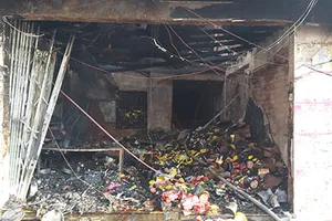 Cháy lớn thiêu rụi 2 căn nhà, một người tử vong