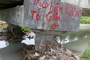 Lùi thời gian công bố chất lượng cầu bê tông tiền tỉ bị mưa xô ngã