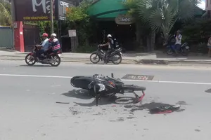 Say xỉn tông người rồi vác xe bỏ chạy