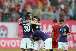 2 đội bóng nhà bầu Hiển đều thua