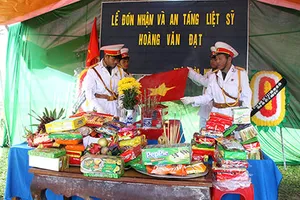 Đón liệt sĩ về nghĩa trang quê nhà sau 46 năm hy sinh