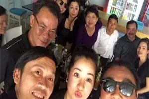 Hoài Linh, Thúy Nga bị ‘ném đá’ vì làm điều này trong lễ tang