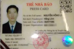 Phát hiện 1 tài xế sử dụng thẻ nhà báo có dấu hiệu làm giả