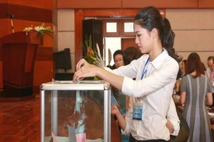 Á hậu Thanh Tú - thành viên Hội Luật quốc tế Việt Nam