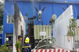 Sét đánh nổ trạm biến áp, hàng ngàn hộ dân mất điện