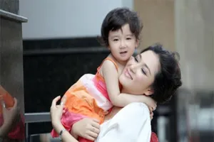 Điểm danh các Hoa hậu, Á hậu Việt làm mẹ đơn thân