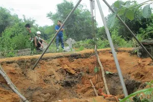 Di dời mộ cổ, nam thanh niên bị đá đè tử vong