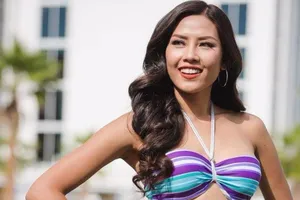 Ngắm Nguyễn Thị Loan, Phương Linh biểu diễn bikini