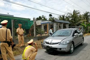 Truy đuổi 2 km bắt ô tô gây tai nạn bỏ trốn 