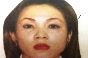 Truy nã 1 nghi can đường dây tặng quà ảo lừa tiền thật