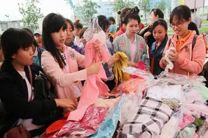 Khai mạc ngày hội công nhân với 'Bữa ăn an toàn'