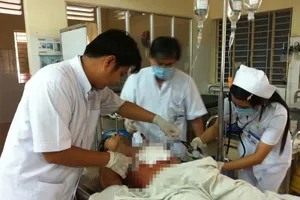 Tranh mối chở hàng, 1 tài xế bị đâm suýt tử vong