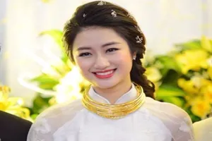 Hoa hậu Thu Ngân xinh đẹp tại lễ đính hôn