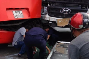 Xe tải đâm xe khách Phương Trang, 1 người chết