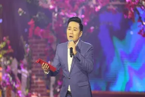 Nghe Duy Khánh hát 'Cô hàng xóm'