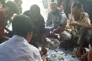 Phạt tiền 7 người đánh bạc phát trực tiếp lên Facebook