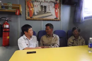 Cứu hộ tàu, đưa 10 thuyền viên vào bờ an toàn