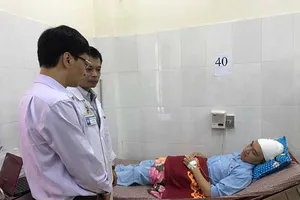 1 bác sĩ tố bị bảo vệ khu phố đánh 