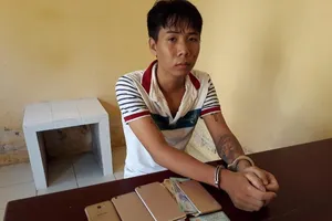 Cướp nhầm điện thoại mô hình