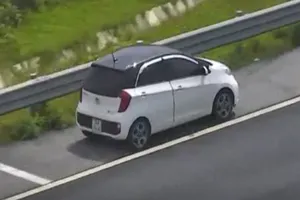 Nữ tài xế chạy ngược chiều trên cao tốc vì nhầm đường