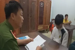 3 học sinh rủ nhau ném đá xe khách... cho vui