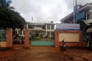 Đang chở đi cấp cứu, bệnh nhân tỉnh dậy lao ra ngoài