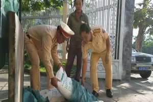 Tạm giữ gần 1 tấn bột ngọt không rõ nguồn gốc xuất xứ