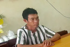 Vợ đang cho con ăn bị chồng chém trọng thương