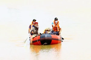 Đang đánh cá, hoảng kinh thấy thi thể giữa lòng hồ 