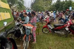 4 phụ nữ bán thuốc nam bị nghi là bắt cóc trẻ em