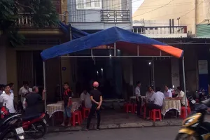 1 cán bộ chết trong tư thế treo cổ