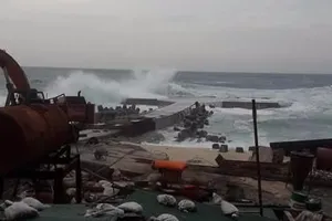 Đảo Bé ở Lý Sơn bị cô lập do bão 