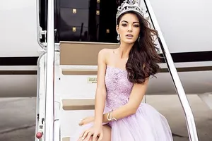 Vẻ đẹp bốc lửa mà dịu dàng của tân Hoa hậu Hoàn vũ 2017