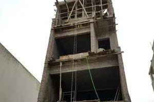 1 thợ xây tử vong, trên tay vẫn cầm kim tiêm 