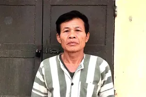 Thắng bạc bằng tiền giả, mang đi tiêu thụ thì bị bắt