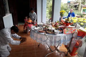 2 bài cúng Gia tiên ngày mùng 1 Tết