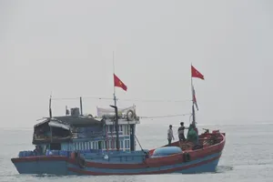 Hàng chục tàu cá của ngư dân Lý Sơn đồng loạt ra khơi