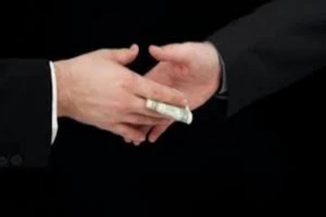 Hiệu trưởng nhận 300 triệu đồng 'chạy' việc