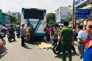 1 nam thanh niên bị xe buýt cán tử vong ở Gò Vấp